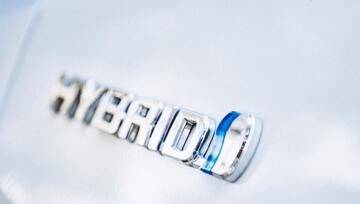 I giapponesi hanno creato un'auto che consuma 3,8 l/100 km. Costa 139 euro al mese