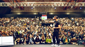 Come integrare l'AI nei processi commerciali senza perdere il valore della relazione