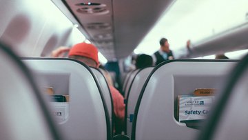 Questa compagnia aerea sta prendendo provvedimenti contro chi si mette in fila troppo presto