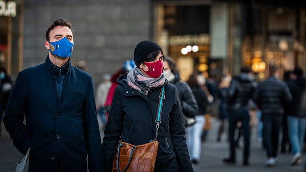 Paura contagi in Italia, l’allarme: «Ci sono due pandemie in corso, ecco cosa può succedere»