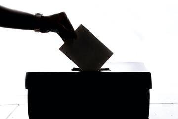 Elezioni europee, primo voto per 2,8 milioni di italiani