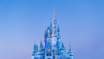 Disney cerca italiani per lavorare nei parchi, stipendio a partire da 16 euro l'ora