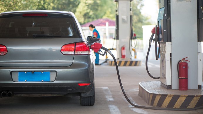 Prezzi benzina e diesel, qual è il costo medio al distributore e fino a quanto si può risparmiare