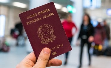 Passaporti più potenti al mondo, classifica 2026. Dov'è l'Italia?