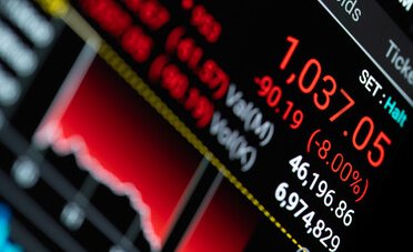 Il segnale d'allarme dai mercati: quando il crollo di Bitcoin anticipa tutti