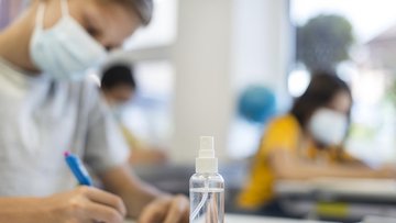Mascherine obbligatorie a scuola, novità in arrivo: ecco cosa potrebbe cambiare