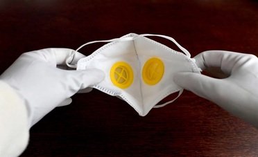 La mascherina si può riutilizzare: ecco come disinfettarla