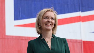 Liz Truss, 44 giorni al governo le bastano per un vitalizio record: pensione da 115mila sterline l'anno per tutta la vita