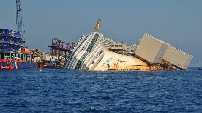 Costa Concordia: morti, risarcimenti, cause del naufragio. Cos'è successo