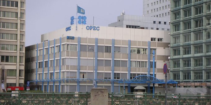 Petrolio: c'è l'accordo OPEC su tagli a produzione