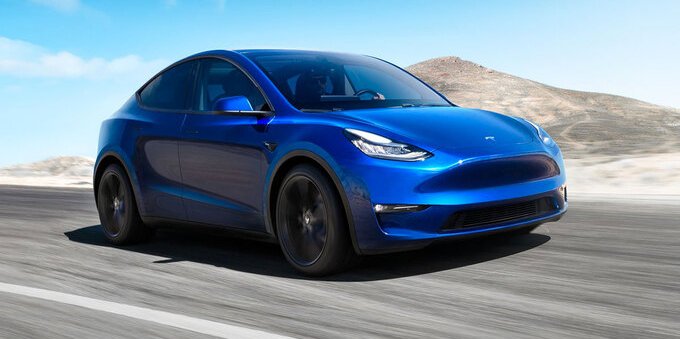 Tesla: Elon Musk licenzia 200 dipendenti impegnati nello sviluppo dell'Autopilot