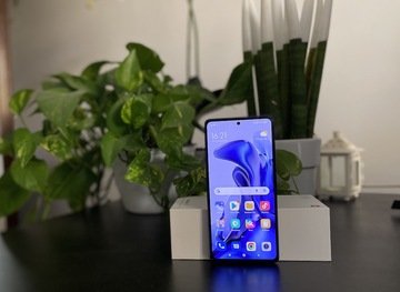 Xiaomi sfida il nuovo iPhone 17 con uno smartphone potente ed economico