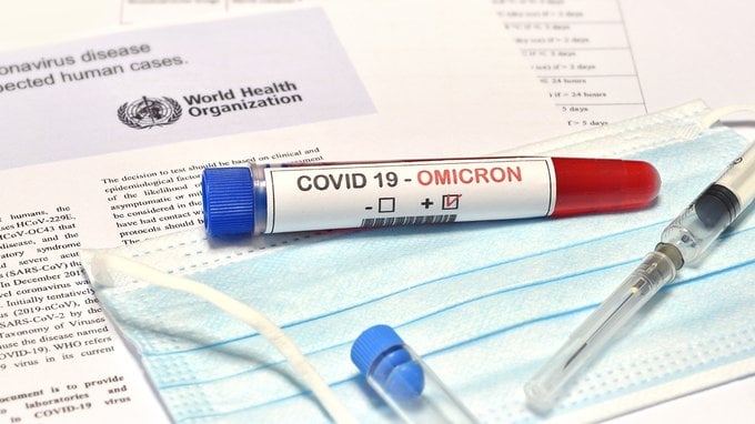 Variante Omicron, quando ci sarà il picco di contagi in Italia: cosa succederà dopo l'Epifania