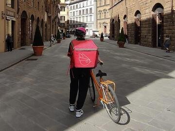 Robin Food, la coop che sfida i colossi del food delivery: come funziona