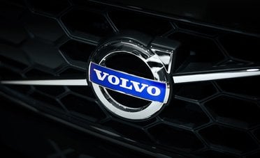 Azioni Volvo Cars crollano del 27% dopo la trimestrale. Conviene ancora comprare?