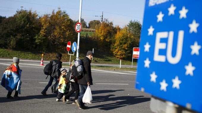L'Austria sigilla i confini con Ungheria e Slovacchia a causa di una malattia, allerta anche in Italia