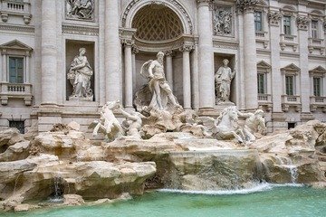 Sanzioni più dure per chi imbratta monumenti e beni culturali: le nuove multe previste dal governo Meloni