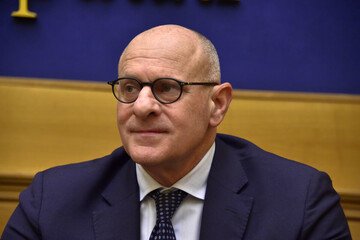 Governo Meloni, Fdi avverte Forza Italia: “Incomprensibile avere perplessità". L'intervista a Fabio Rampelli