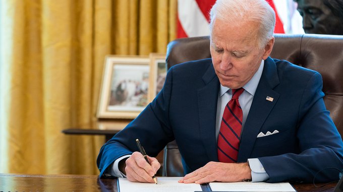 Biden nei guai: Hillary Clinton scende in campo in suo soccorso