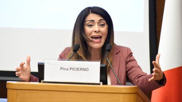 Quanto guadagna Pina Picierno? Stipendio e biografia dell'eurodeputata del Pd