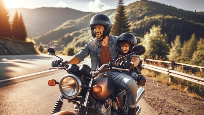 Età minima per viaggiare con bambini in moto: norme e raccomandazioni