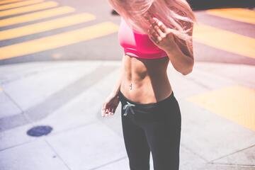Il personal trainer a casa tua: gli esercizi per tonificare gli addominali
