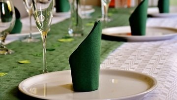 Multa per chi non rispetta la prenotazione al ristorante: come funziona davvero?