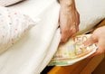 Tenere i soldi sotto il materasso oggi è davvero una buona idea?