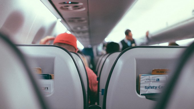 Questa compagnia aerea sta prendendo provvedimenti contro chi si mette in fila troppo presto