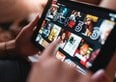 Abbonamenti doppi in casa, quanto costano davvero in un anno?