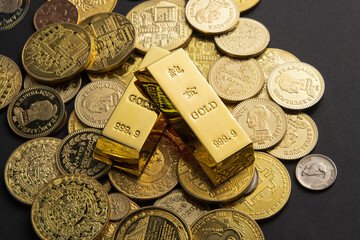 Oro ai minimi con tassi Bce al rialzo. Ma target JPMorgan e BofA a $5.000-$6.000