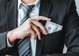 Un padre single e disoccupato ha guadagnato oltre €5,5 milioni in un anno vendendo abiti vintage