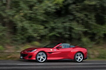 Ferrari lavora su una nuova supercar