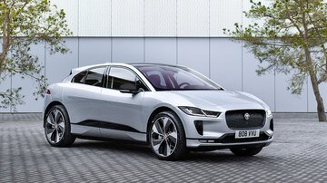 Jaguar I-Pace Black: un SUV elettrico performante e cattivo. Foto e prezzi