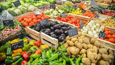 Stop alla plastica per frutta e verdura dal 2023: un Paese ha già deciso