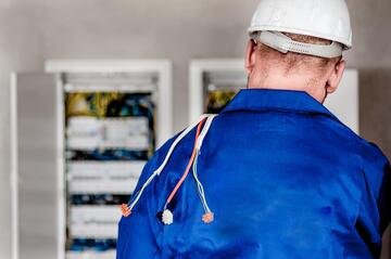 In Italia il 2% dei posti di lavoro è vacante. Ma da cosa dipende davvero?