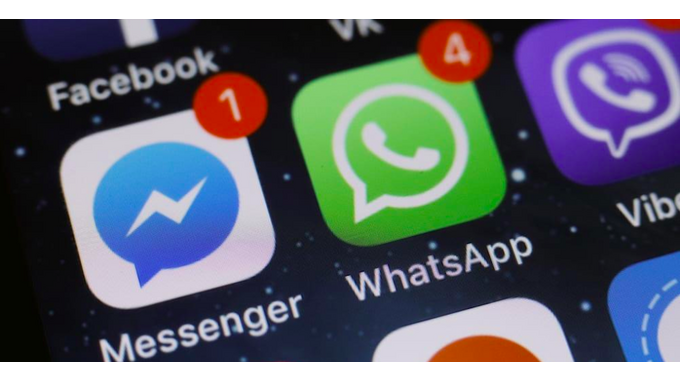 Gruppi WhatsApp mamme: attenzione, sono pericolosi. Ecco perché