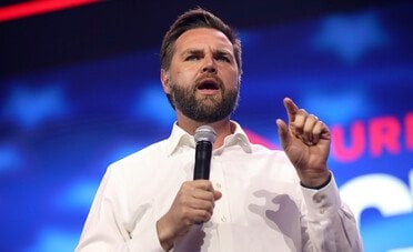 Chi è J.D. Vance e quanti soldi ha il vicepresidente degli USA