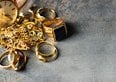 Se ho oro e argento da vendere, meglio aspettare o sbrigarsi a monetizzare prima che i prezzi scendano ancora?