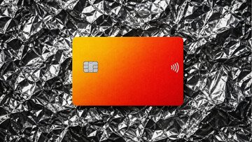 Gli esperti consigliano di avvolgere le carte di credito nell'alluminio. Ma a cosa serve?