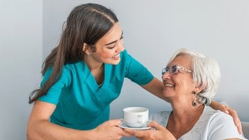 Stipendio badante e Legge 104: come scaricare tutti i costi (anche se l'Agenzia delle Entrate dice no)