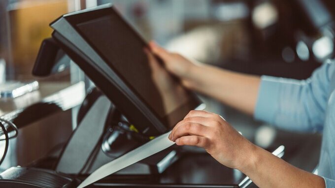 Lavoro, oltre 50.000 posizioni aperte per l'estate. Le 10 figure più richieste nel 2026