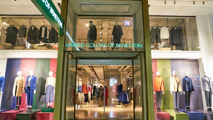 Un importante marchio di moda italiano chiude 500 negozi, ma nessun fallimento