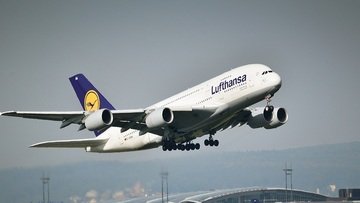 Per tenere gli slots, Lufthansa ha operato 18.000 voli vuoti. Saluti all'Europa green