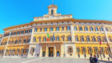 Quanto lavorano deputati e senatori? Numeri in calo, ecco perché