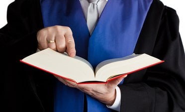 Fino a €615. Governo Meloni offre un bonus agli avvocati per convincere i clienti immigrati a lasciare l'Italia