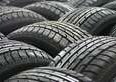 Gonfiare le gomme alla giusta pressione è fondamentale in estate per risparmiare. Ecco come fare