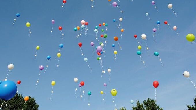 È legale lanciare palloncini in cielo?