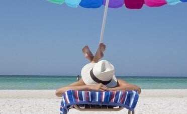 Racchettoni in spiaggia, rischi una multa (e non solo) fino a €10.000