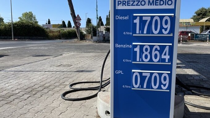 Ricarica card carburante senza IVA, ecco quando e come recuperare le somme
